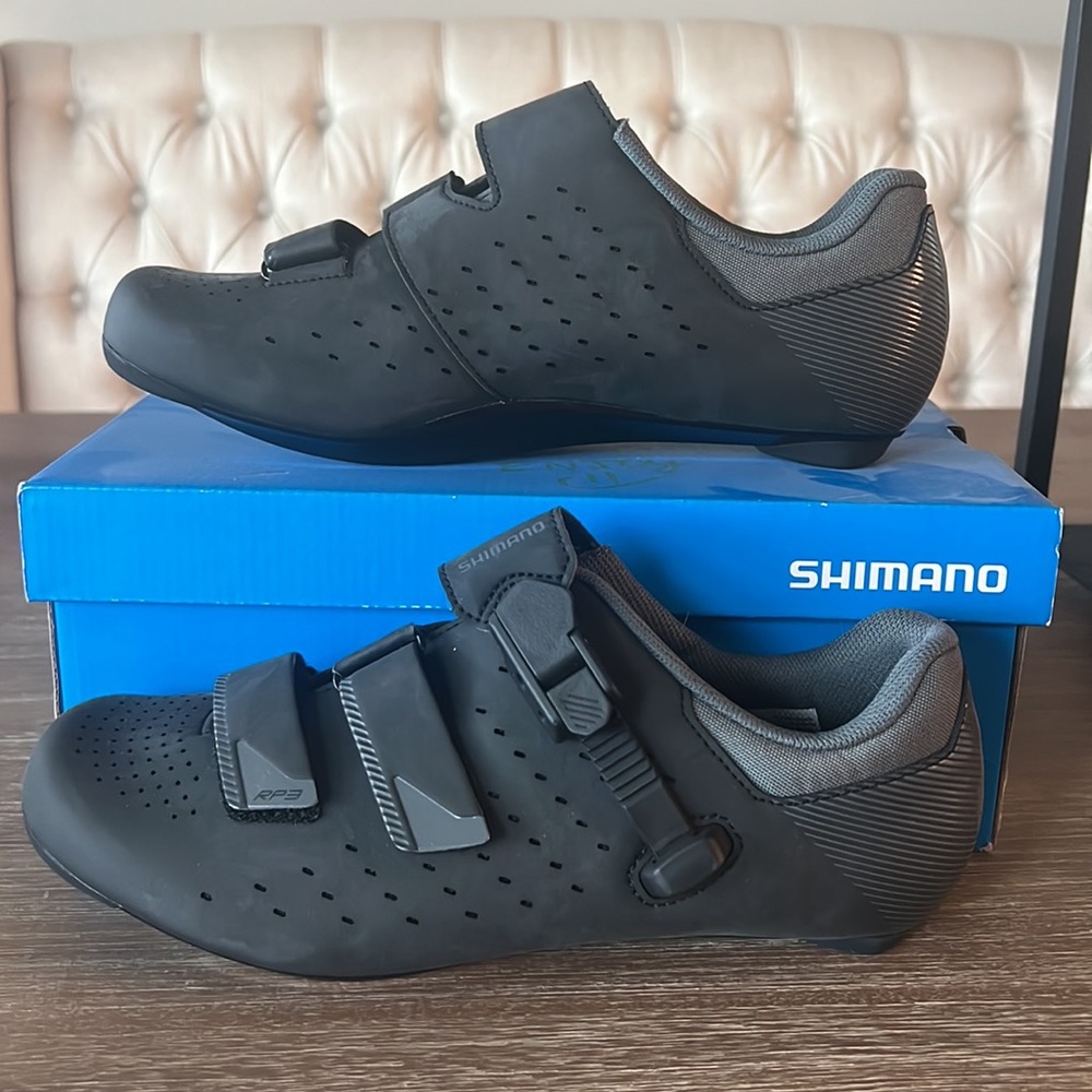 Black Shimano Dynalast spin shoes